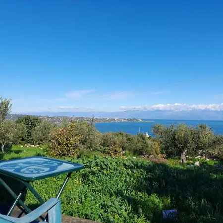 Lakoules *